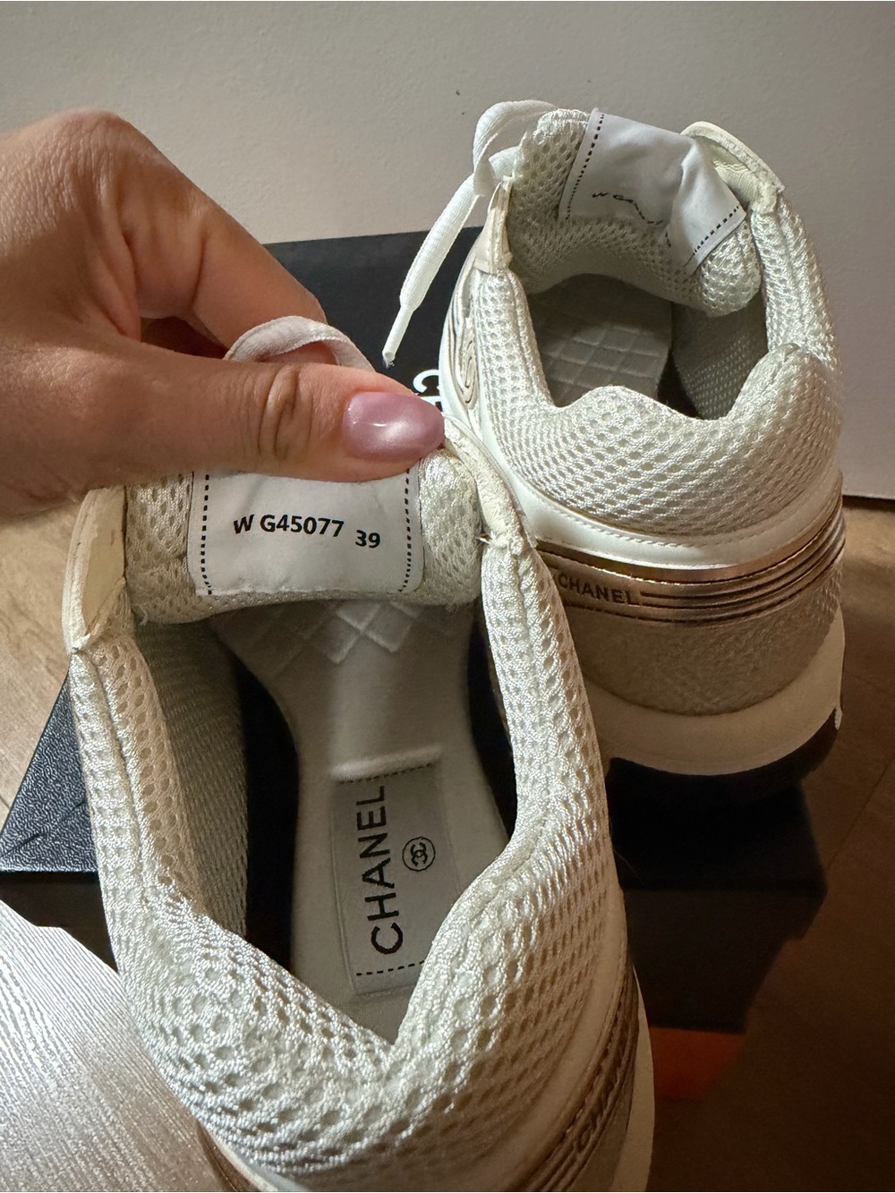 CHANEL White & Gold Wave-Trim Low-Top Sneakers - Picture 5 of 8